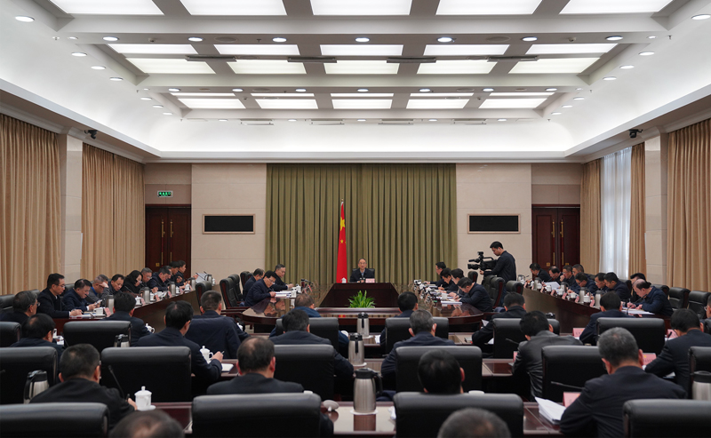 黄强主持召开省政府党组（扩大）会议
传达学习贯彻习近平总书记重要讲话重要指示精神和中央经济工作会议精神「相关图片」