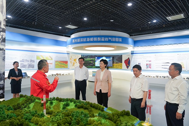 施小琳在巴中达州调研时强调 
锚定全年目标高质量抓落实 
全力推动革命老区加快发展追赶跨越「相关图片」